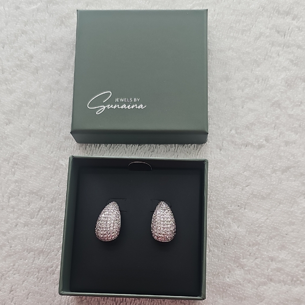 Jewels By Sunaina Narnia Silver Stud Earrings New In Box Teardrop